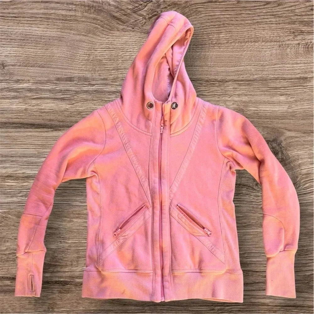 “Cozy Elegance: The Pink Long-Sleeved Sweater”